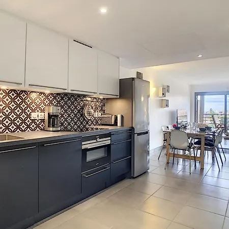 Superb Two-bed In With Pool * Αντίμπ