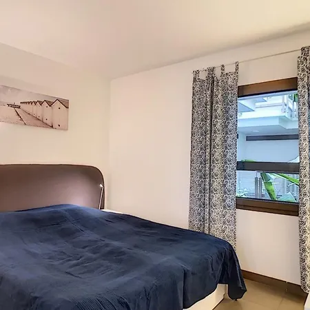 Διαμέρισμα Superb Two-bed In With Pool *