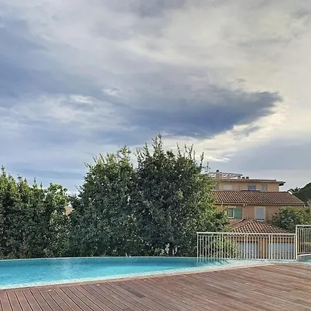 Superb Two-bed In With Pool Apartamento